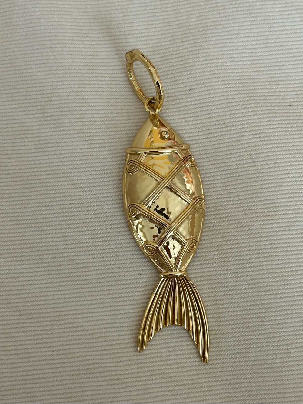 CAPUCINE DE WULF oversized fish charm 🐠